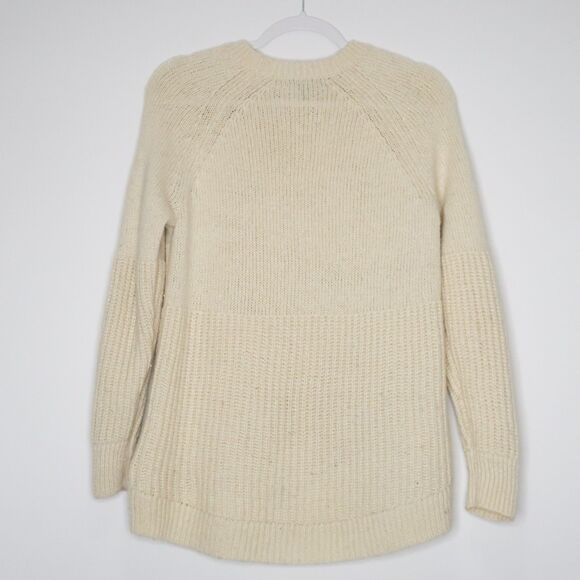 Banana Republic crew neck Italian yarn sweater - Picture 2 of 8